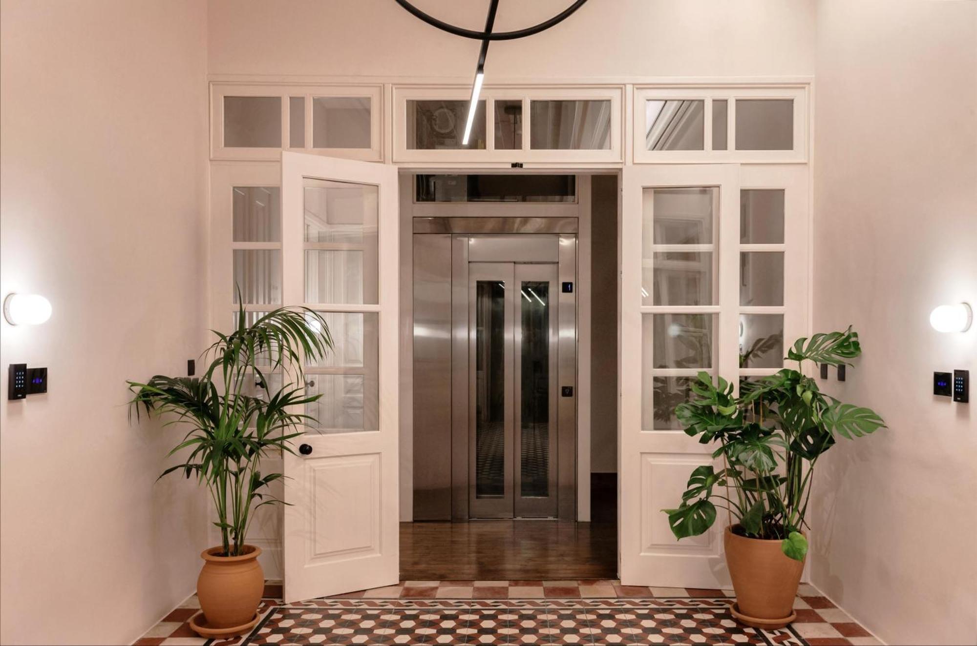 Heart Hotel Limassol Bagian luar foto